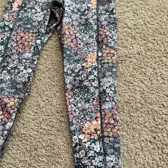 The Everything Pocket Leggings - Picture 4 of 6